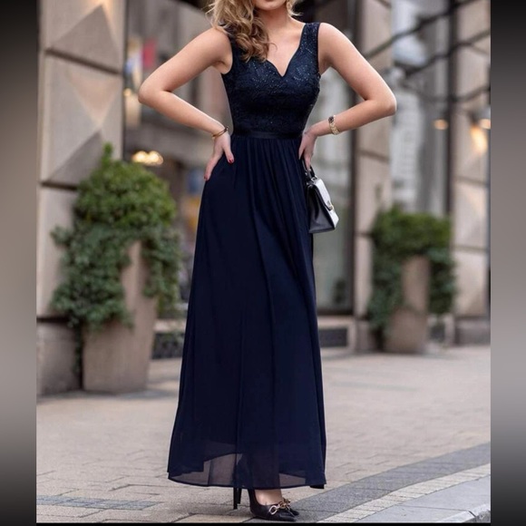 COPY - Luxe contrast lace chiffon formal dress - Picture 9 of 14